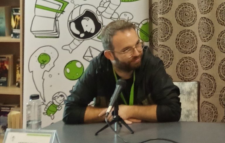 Mircea M. Ţara: „Pentru majoritatea populaţiei nivelul la care este tehnologia acum este magie. Practic apeşi pe ecranul telefonului şi îţi ajunge coletul la uşă. E magie!”