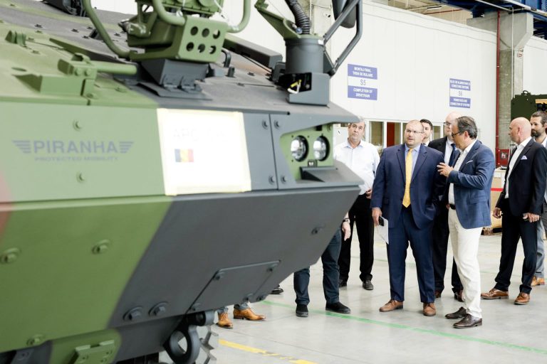 Armata a blocat livrarea de blindate Piranha V invocând „neconformități”. Război rece între MApN și Economie