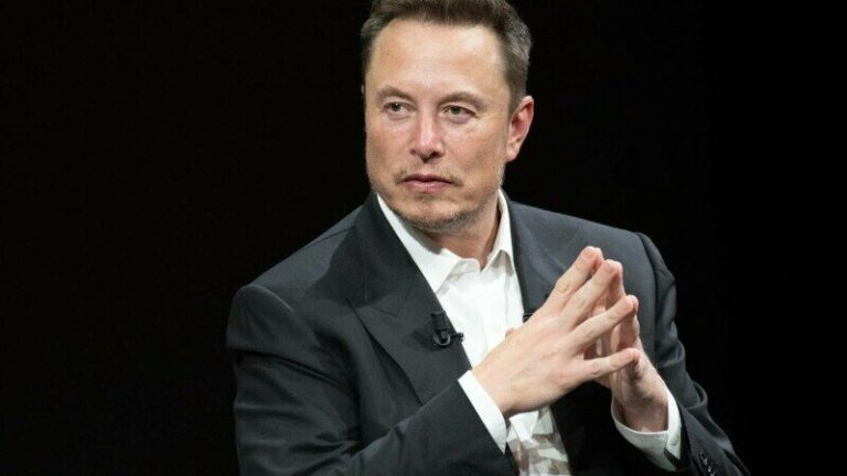 Compania Starlink a lui Elon Musk testează de câteva luni în România, cu sprijinul ANCOM, relaxarea unei reglementări globale privind sateliţii ce datează din anii ‘90