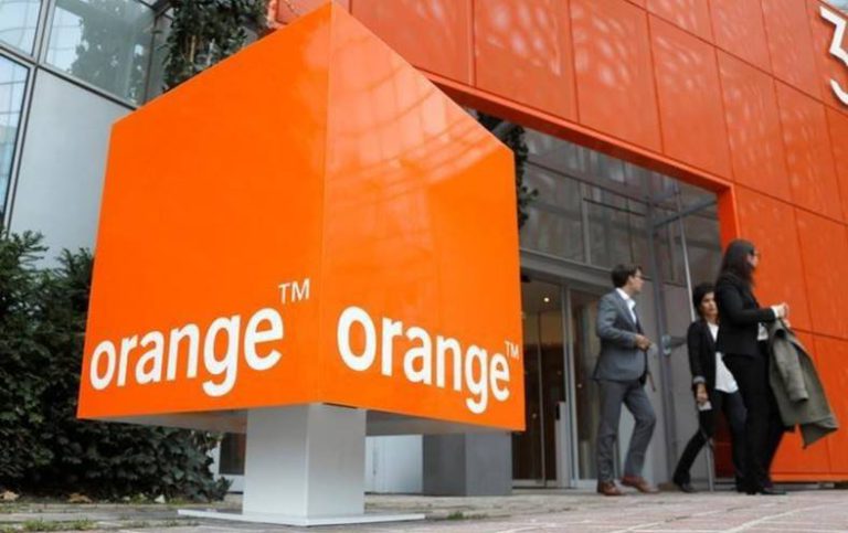 Unul dintre eroii-salvatori de la „Colectiv” a dat în judecată compania Orange România
