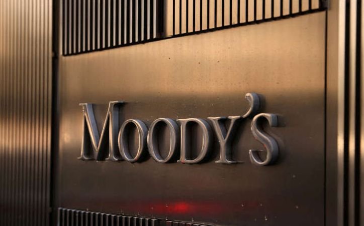 Corupția, coaliția eterogenă și Fiscul incapabil determină Moody's să mențină perspectiva negativă