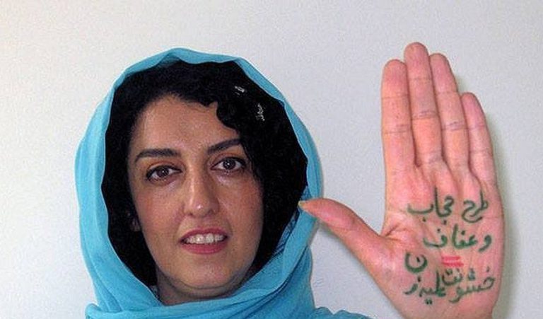 Laureata iraniană a Nobelului pentru Pace din 2023, Narges Mohammadi, eliberată temporar din Închisoarea Evin din motive medicale