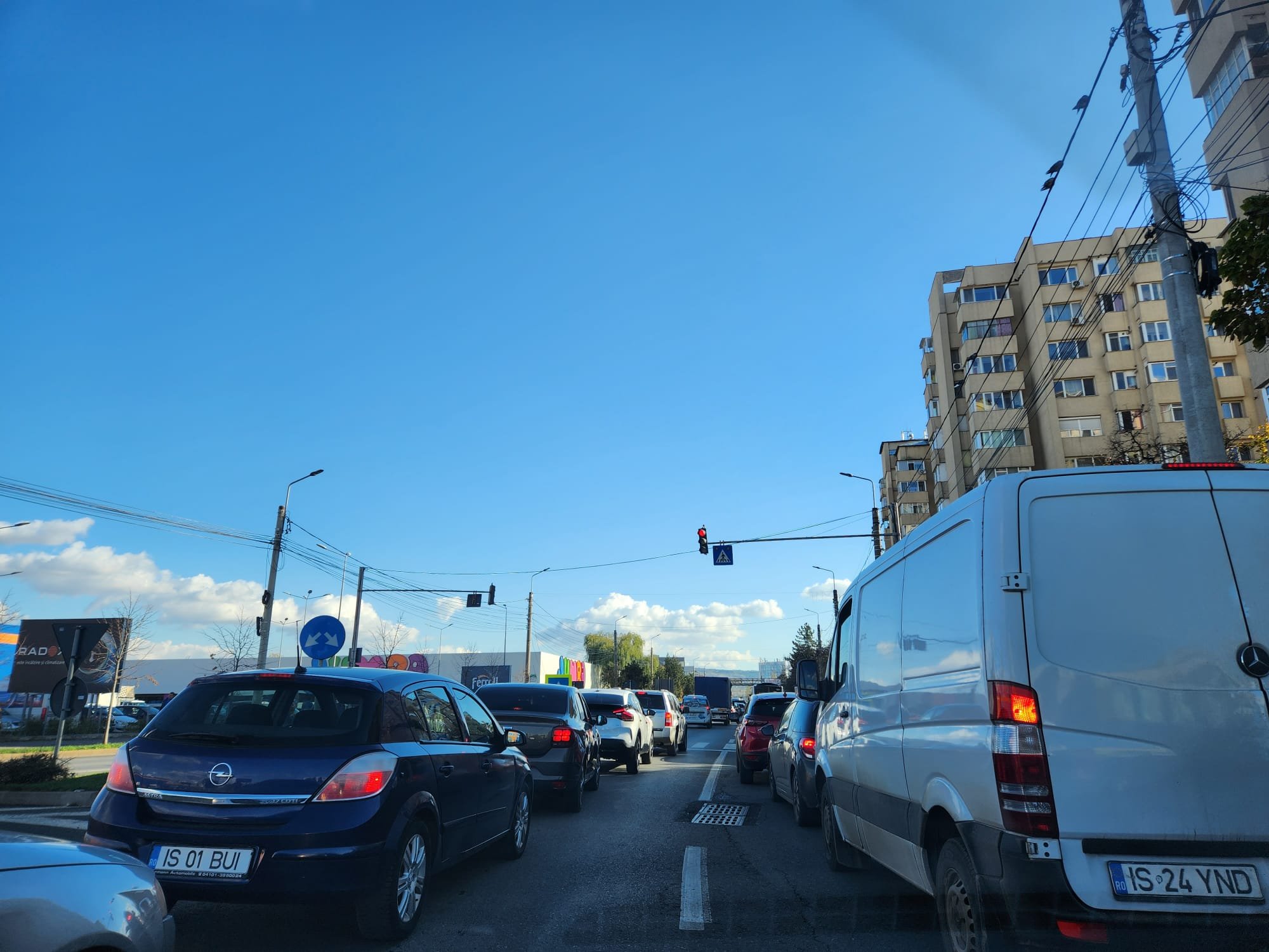 Camere care dau amendă pentru viteză și celor care trec pe roșu, o dezinformare viralizată în Iași. Reacția Poliției