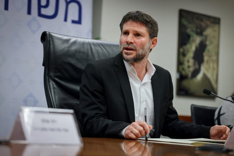 Ministrul israelian de finanţe vrea anexarea de teritorii palestiniene înainte de investirea lui Trump