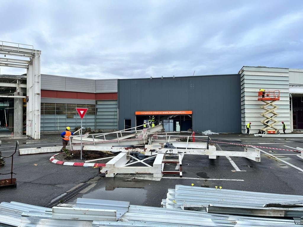  FOTO – După trei ani, s-au reluat lucrările la Mall Moldova. Va avea peste 200 de magazine