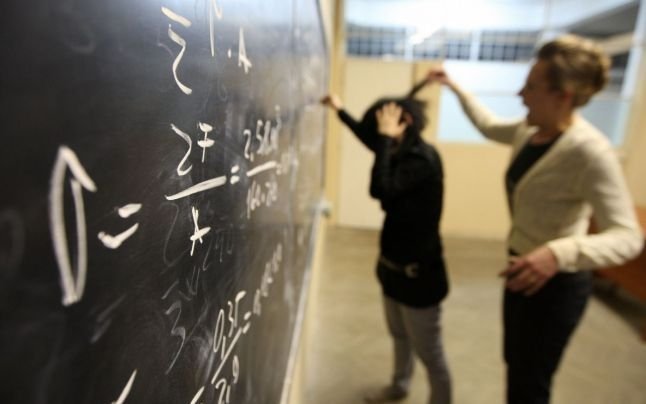  Clase paralizate de spaimă vs. tutuială generală. Şcoala de azi vs. cea de acum 30 de ani – Pamfletul unui universitar ieşean