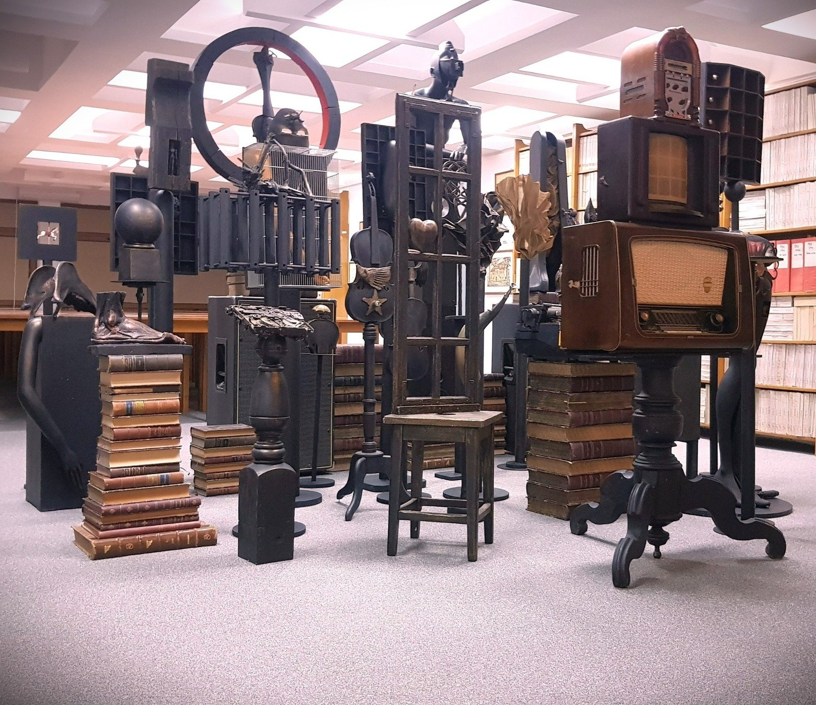  Instalaţia “Anatomia Memoriei”, un elogiu adus postului Europa Liberă, poate fi văzută la Biblioteca Academiei