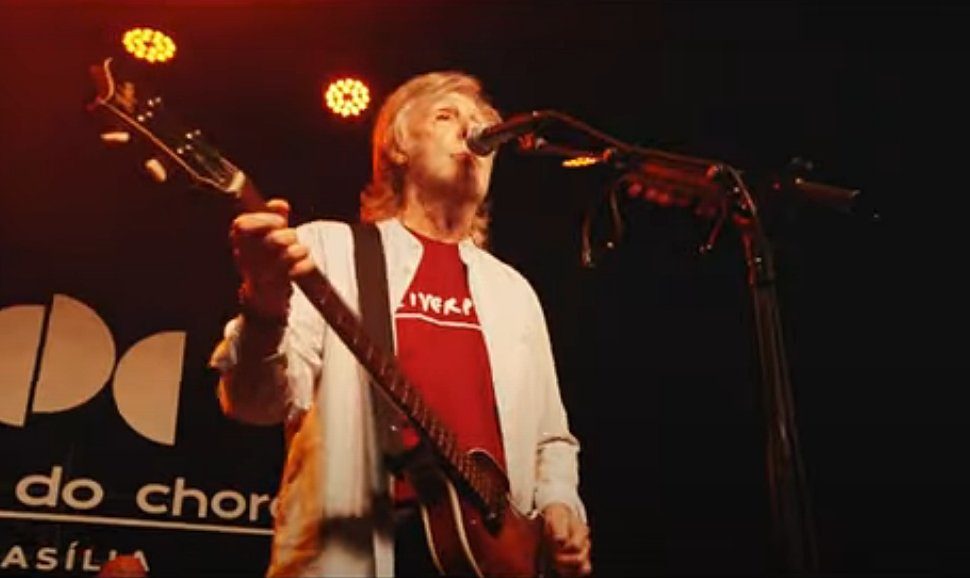  Paul McCartney a susţinut un concert surpriză pentru 300 de fani din Brazilia