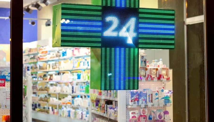 Ce spitale, farmacii și maternități vor fi de gardă în minivacanța de Sf. Maria?