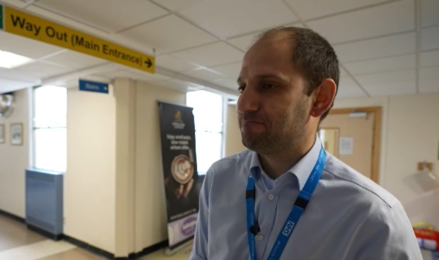  Povestea unui tânâr chirurg din Iaşi, cu studii la Harvard, care a fost primit cu ostilitate când a vrut să se întoarcă în ţară