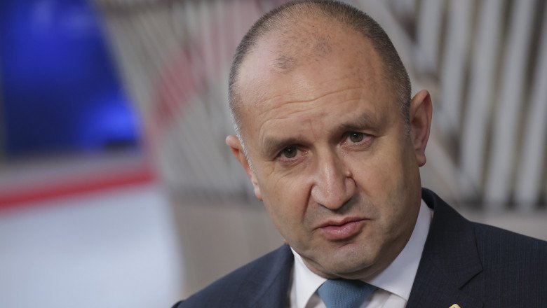 Pilotul de vânătoare Rumen Radev (fostul preşedinte) speră să scoată ...
