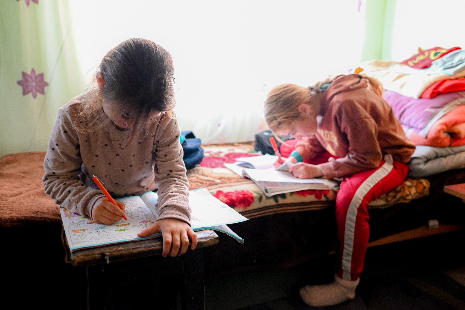  498897_369517_stiri_familia-unguru