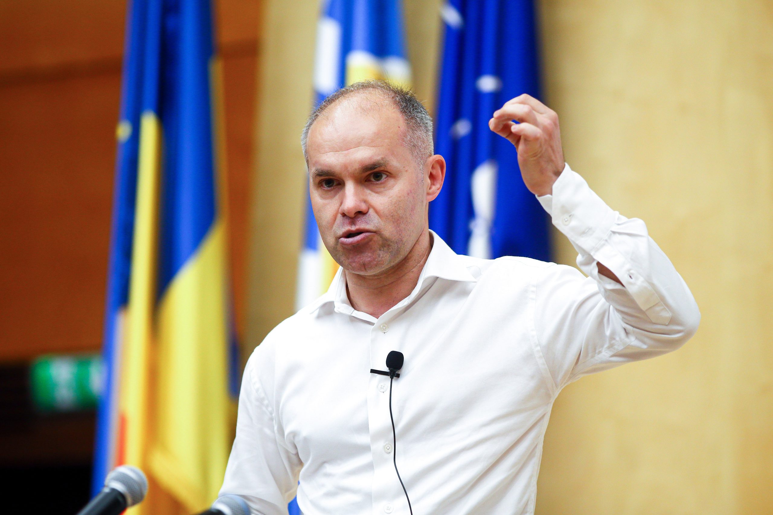 Daniel Funeriu, candidat independent la alegerile prezidenţiale: „Partidele din România astăzi sunt o problemă pentru democraţie, nu o soluţie, pentru că partidele din România sunt maşinării de selecţie a unei resurse umane de prea proastă calitate”