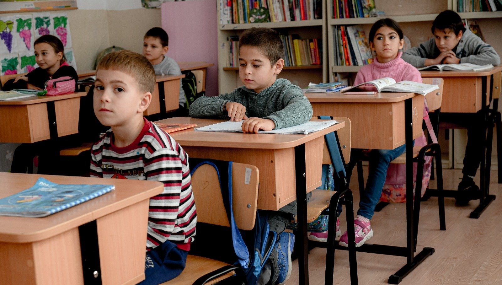  Campania de Crăciun a ZdI – Micuţii din Prisăcani freamătă deja: au auzit că sacul Moşului se umple zi de zi mai tare!