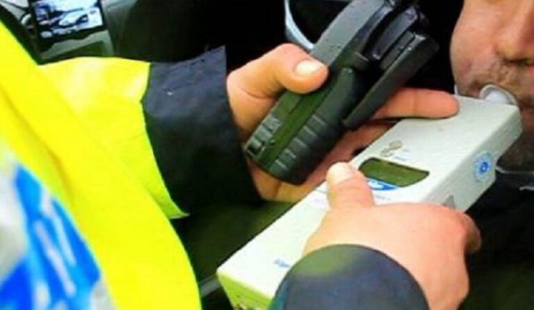 Săltat și băgat la zdup după ce a condus beat prin Hârlău