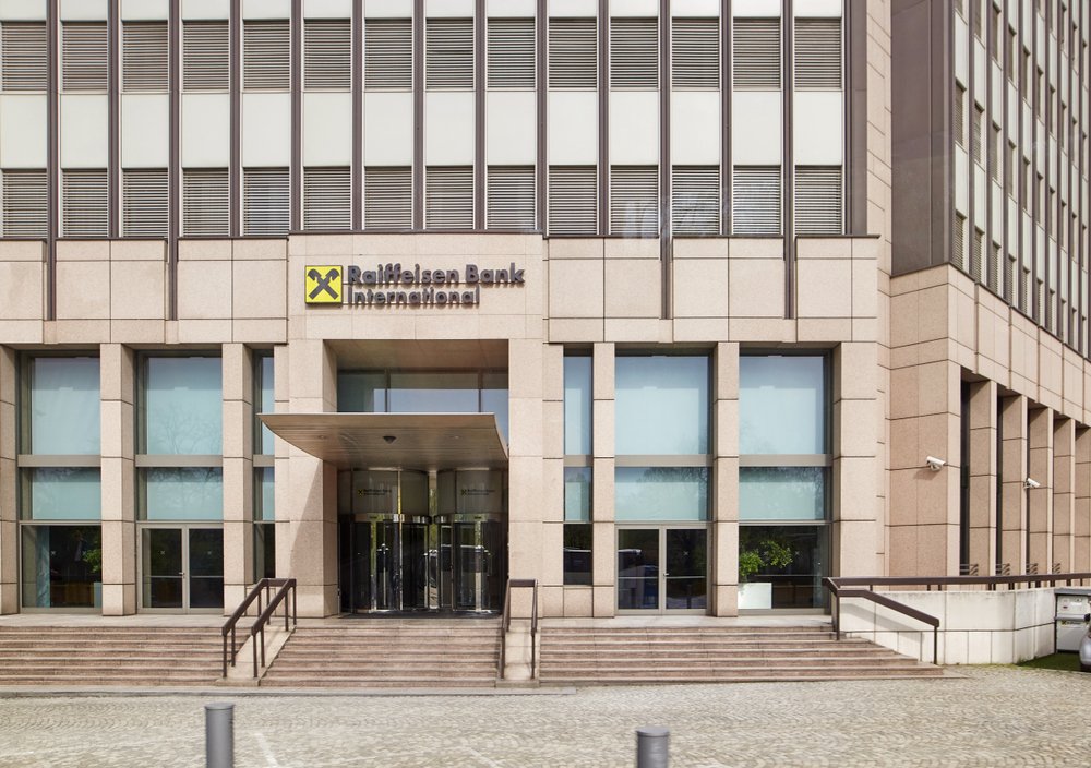 Raiffeisen Bank neagă că a oprit procedurile pentru vânzarea subsidiarei din Rusia