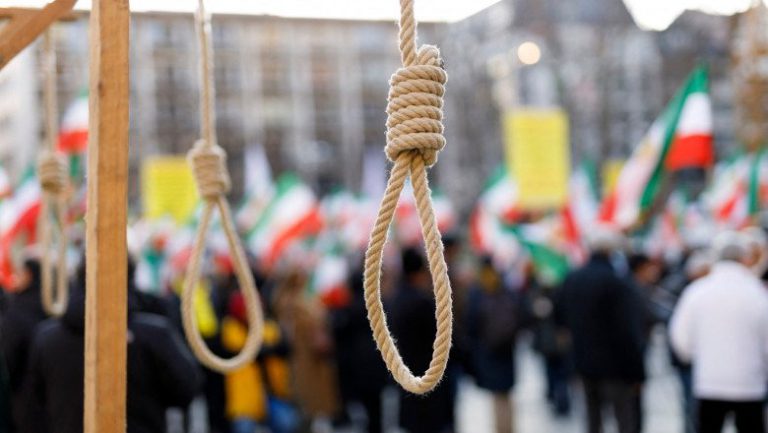 Aproape o mie de oameni au fost executați în Iran, în 2024, majoritatea prin spânzurare