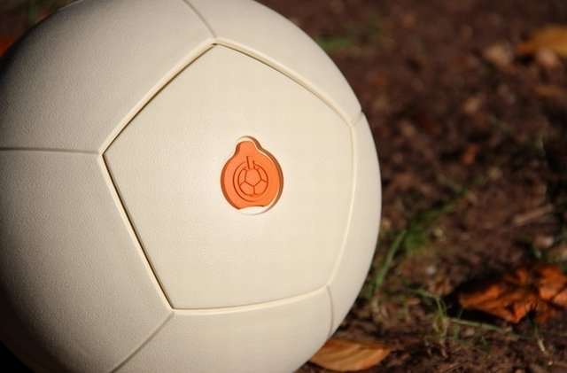Soccket - mingea de fotbal cu care îţi încarci telefonul