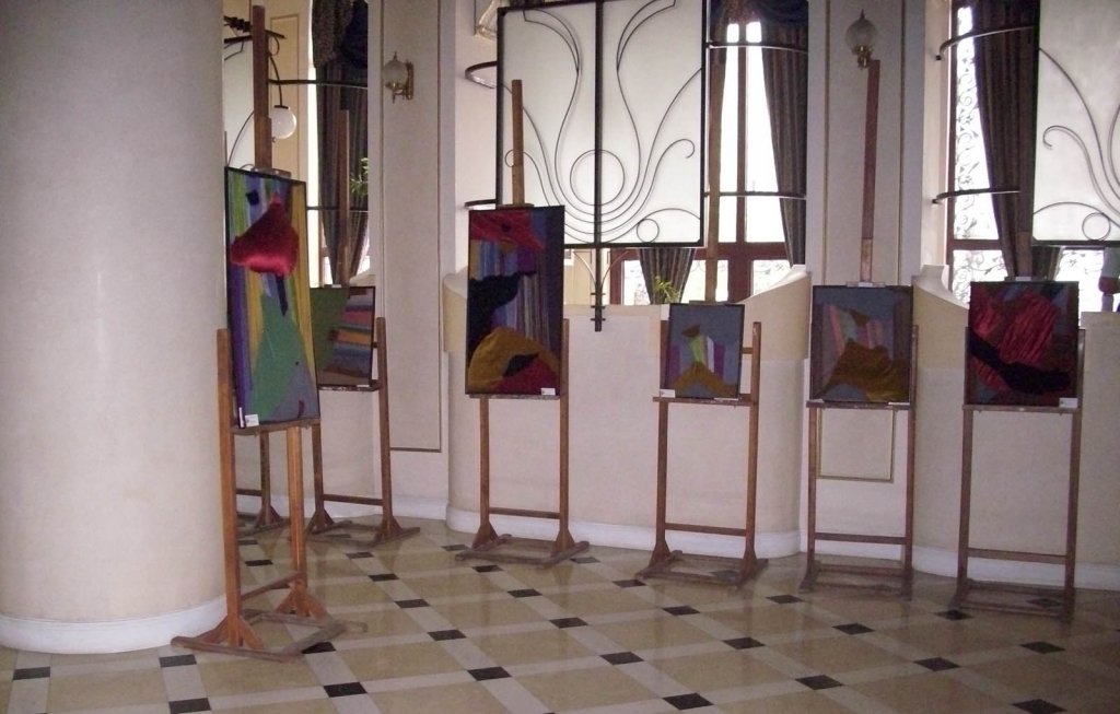  Expoziţii de sculptură şi pictură, luna aceasta la Grand Hotel Traian
