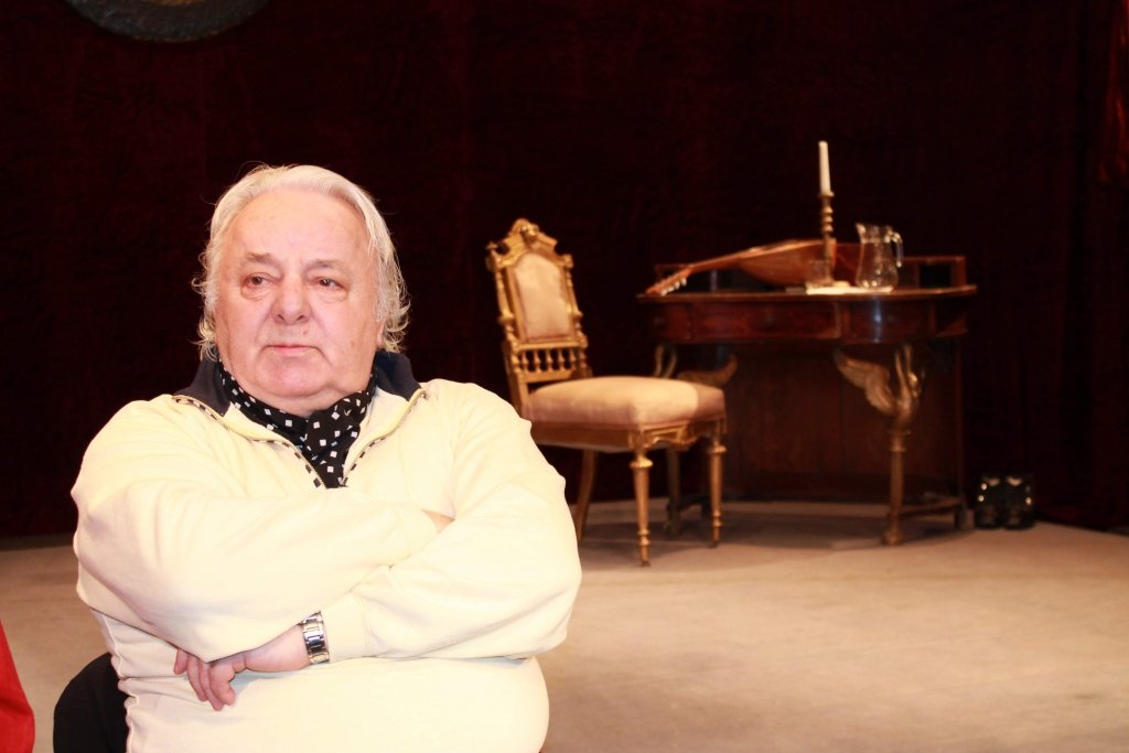  Actorul ieşean Petru Ciubotaru sărbătoreşte jumătate de secol de teatru pe scenă