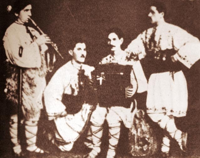 Povestea celor patru români care au făcut înconjurul lumii în opinci