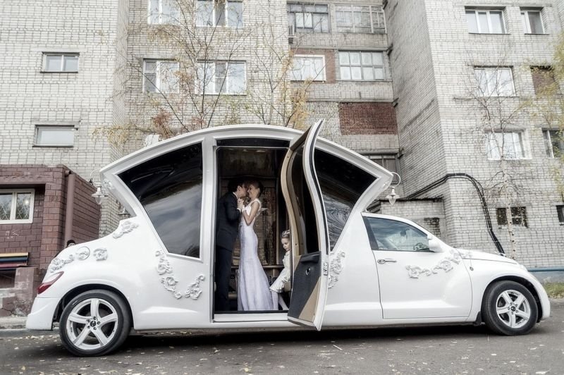 FOTO Cea mai modernă caleaşcă de nuntă. Caii adevăraţi, înlocuiţi cu ...