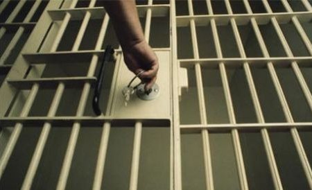  Clemenţă pentru dereglatul care a obligat două copile să-i facă sex oral. A  scăpat de 3 ani de  închisoare