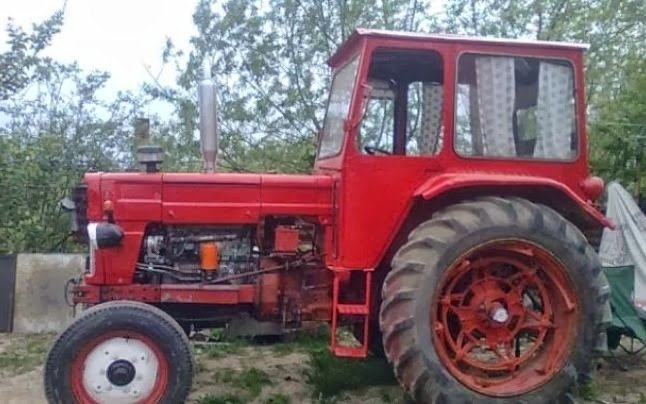 Accident grav în Strunga. Un bărbat a murit strivit de tractor