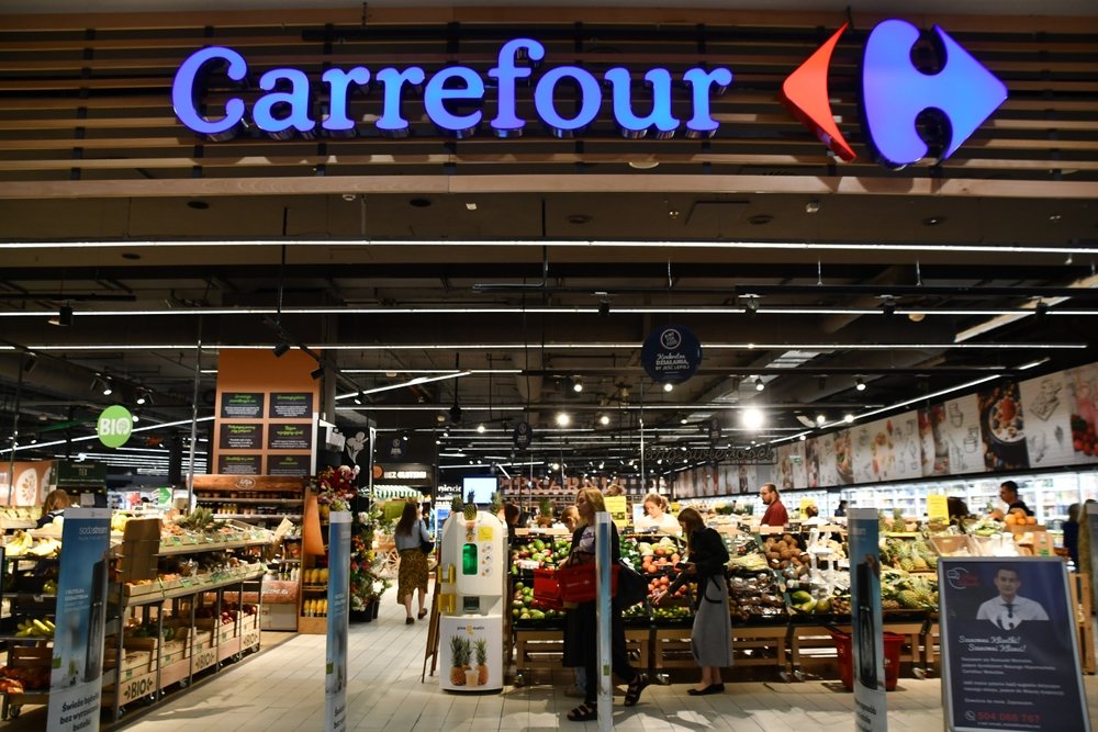România a intrat în recesiune, practic, susține un consultant financiar care explică de ce pleacă Carrefour