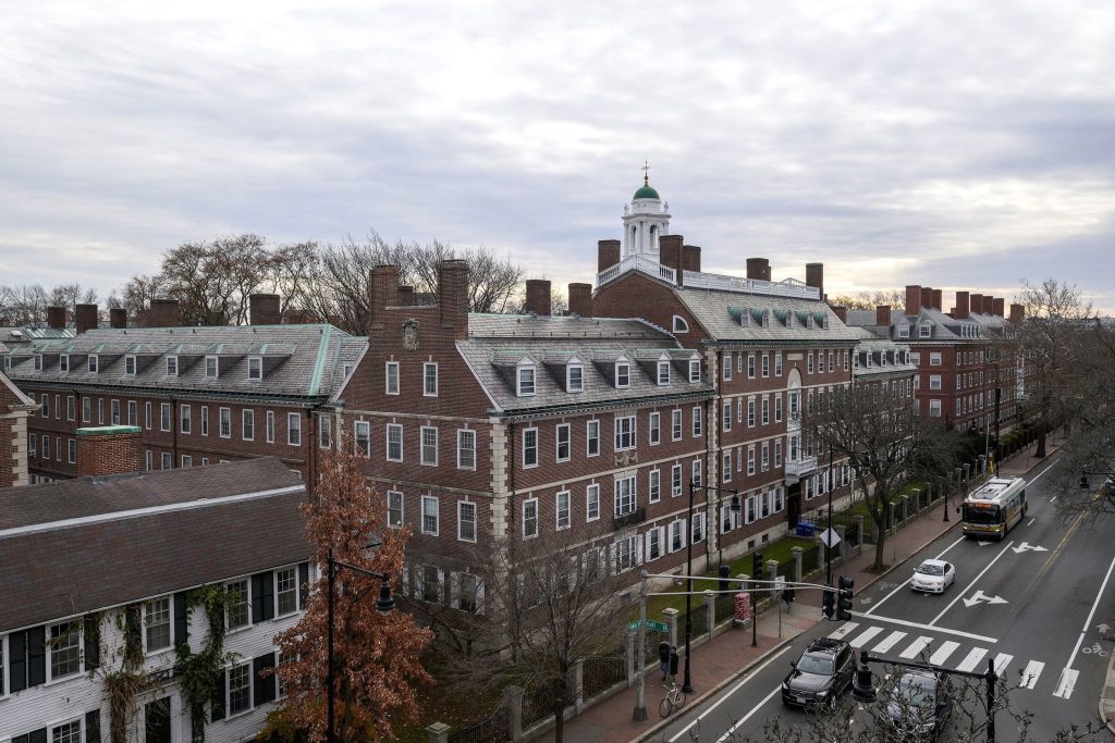 Ce se întâmplă cu studenții români care învață la Harvard? Anunțul Ambasadei Române în SUA: „Suntem preocupaţi de soarta acestor tineri remarcabili”