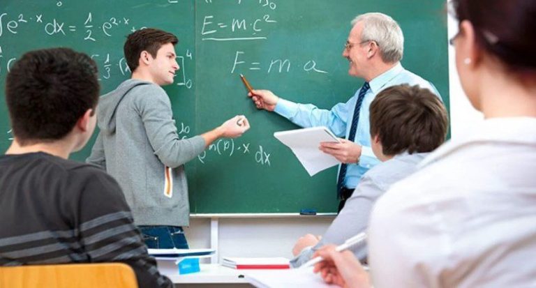 Câteva sute de cadre didactice din județul Iași vor primi gradație de merit în perioada 2025-2030