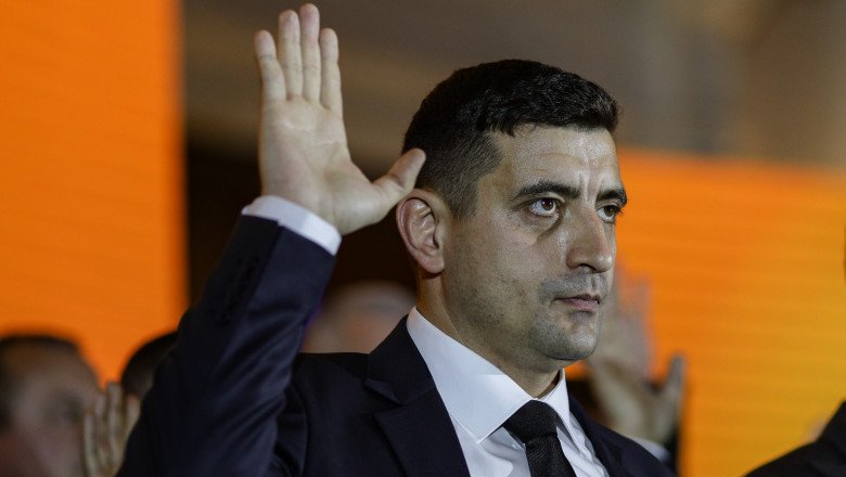 VIDEO: Derapaj de neacceptat al lui Simion la adresa lui Nicușor Dan, în timpul unui dialog cu un jurnalist: „E autist, săracu’!