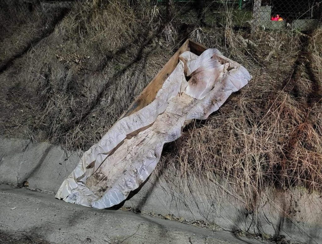 Un sătean a băgat groaza într-o comună din Iaşi. Primar: „Am aflat că el a dat foc la cimitir” – FOTO