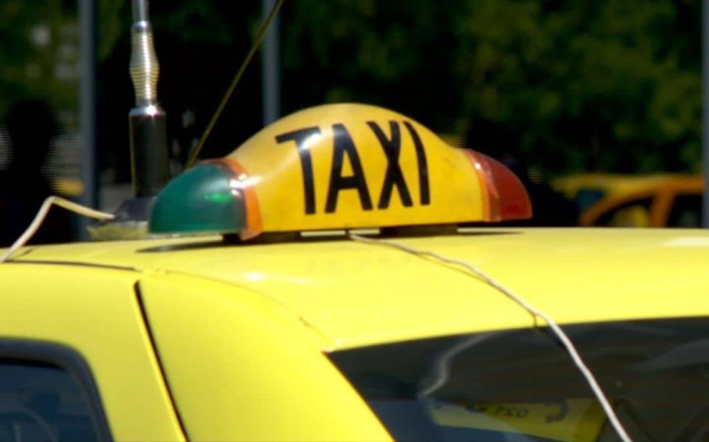  Ieșeancă accidentată chiar de taxiul din care tocmai coborâse. Șoferul, judecat pentru fugă de la locul faptei