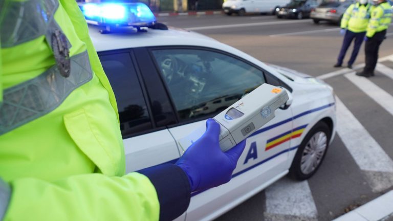 Dați jos de la volan și făcuți pietoni pe loc. Doi ieșeni prinși beți criță la volan, la Iași și la Miroslava
