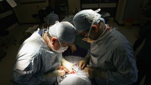 Doi pacienți au primit „darul vieții” înainte de sărbători, transplanturi de rinichi după 20 și 7 ani de dializă: „Făceam 120 de km de trei ori pe săptămână”