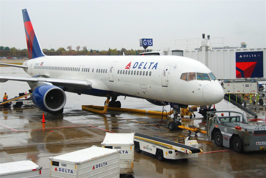  Un Boeing 757 și-a pierdut roata din față în timp ce se pregătea de decolare
