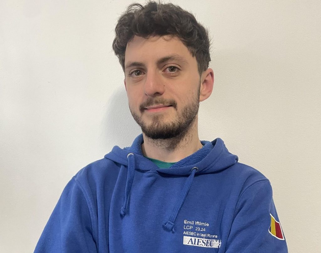 “Treburi de trei ore înveţi să le faci într-o oră”. Viaţa unei categorii aparte: studenţii care au şi job. Cum se descurcă