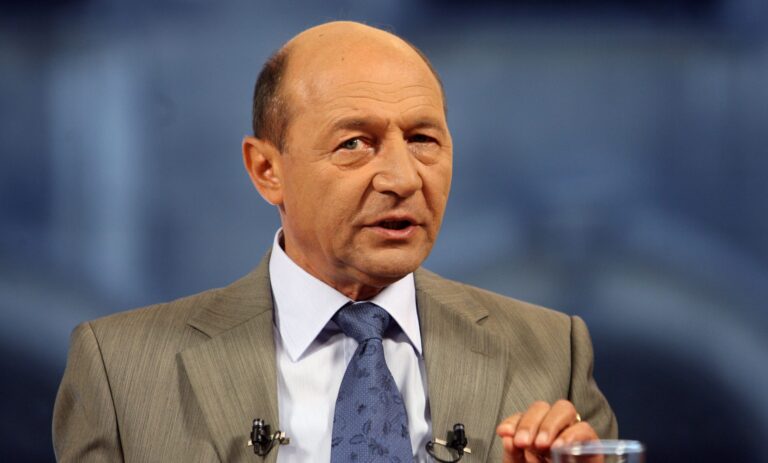 DEMISIA LUI IOHANNIS - Traian Băsescu: Un act de laşitate. E obligaţia preşedintelui să-şi ducă mandatul până la capăt