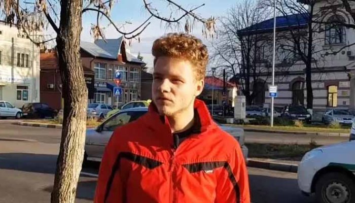 Despăgubiri de 3.000 de euro pentru elevul care a primit nota 2 la purtare din cauza unei postări pe Facebook