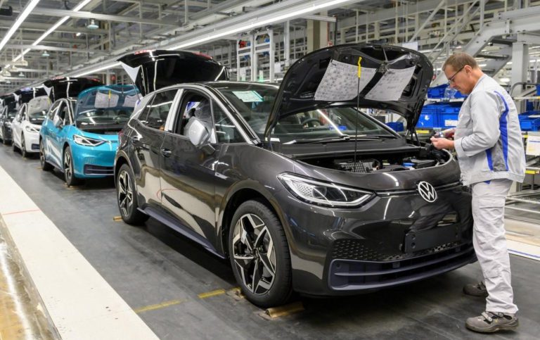 Peste 60.000 de vehicule Volkswagen rechemate în service. Care este motivul