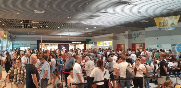 Topul celor mai „aglomerate” aeroporturi din România în luna mai. Cum se situează Aeroportul din Iași