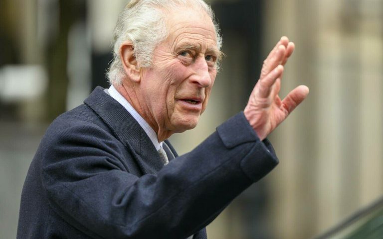 „Sunt încă în viaţă”, glumeşte regele Charles al III-lea, care urmează un tratament împotriva cancerului