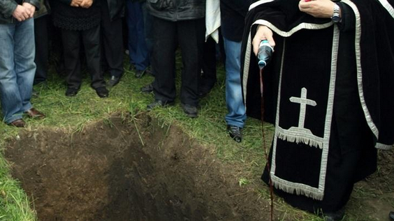 Copiii pot participa la înmormântări? Explicațiile oferite de cunoscutul preot ieșean Constantin Sturzu