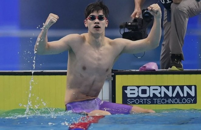  Recordul mondial deţinut de David Popovici la 100 m liber a fost doborât de Pan Zhanle