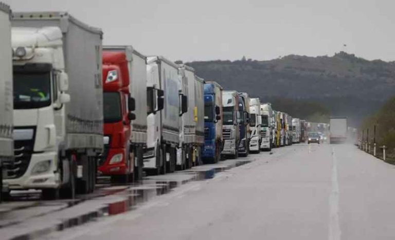 Taxa care pune pe jar transportatorii: rovinieta locală ajunge la vot în Consiliul Local. Peste 130 de firme au protestat public
