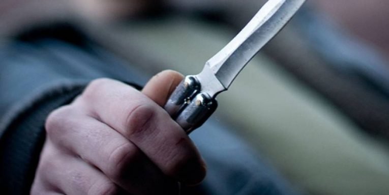 Un taximetrist a fost găsit înjunghiat la Mioveni. Un tânăr de 21 de ani, principalul suspect