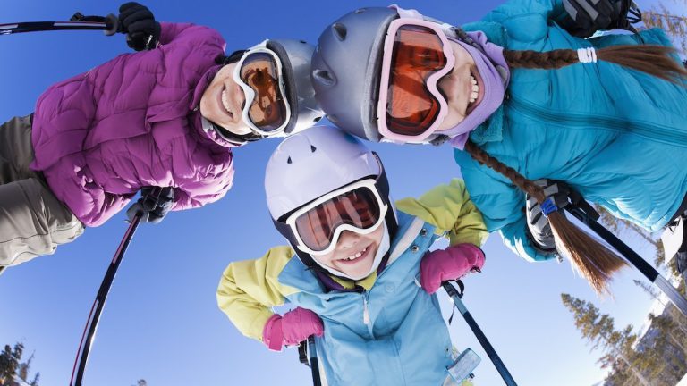 Începe vacanța „mobilă” din februarie pentru elevii ieșeni