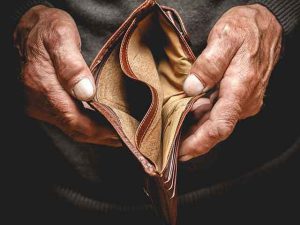 Linia invizibilă a sărăciei. Sub ce nivel al câștigurilor lunare ești considerat sărac, în România