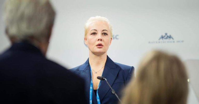 Navalnaia îi cere lui Putin să elibereze opozanţii ruşi şi civilii ucrainenii încarceraţi